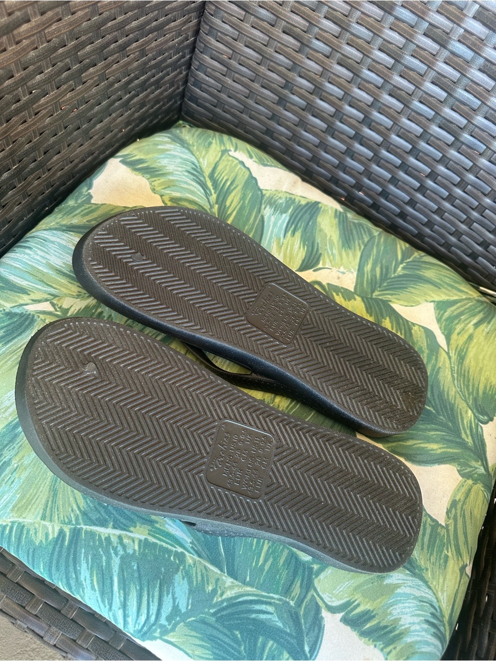 Women's Black Flip Flop Sandals - Classic Everyday Comfort - Picture 4 of 5